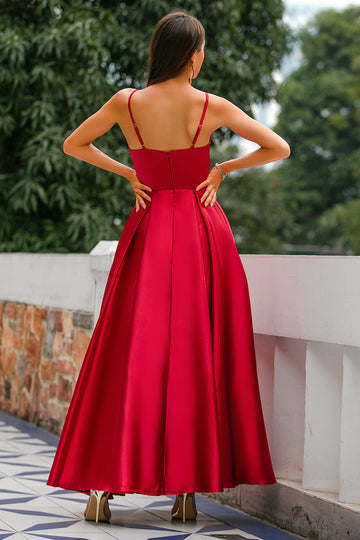 Vestido de satén burdeos